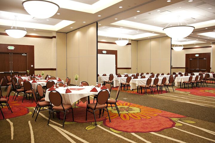 Ballroom/Hall 71 of 85