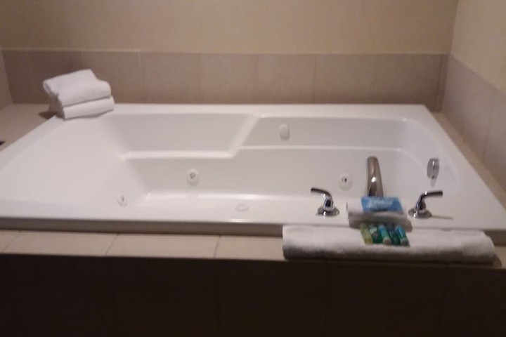 Room 52 of 99