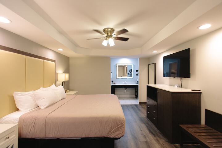 Room 11 of 34