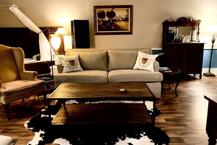 Coppersmith Inn B & B