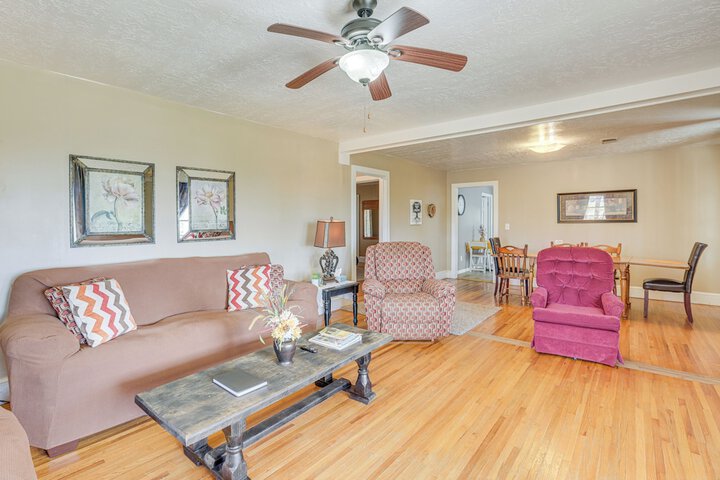 Charming Gadsden Home w / Golf Course Views!