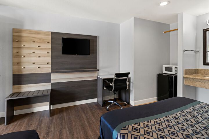 Room 7 of 30