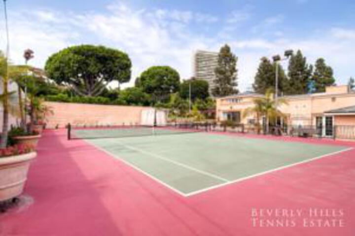 1043 - Beverly Hills Estate