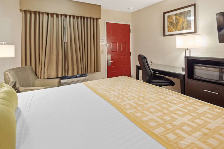 Room 13 of 30