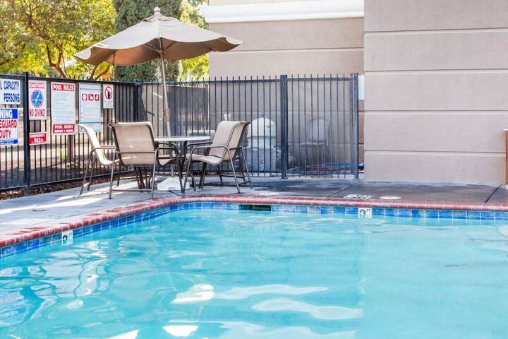 Pool 6 of 30