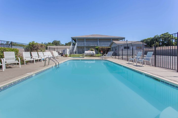 Pool 6 of 44
