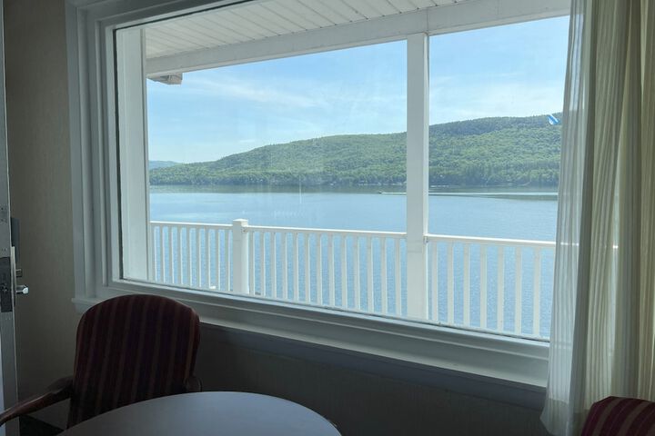 The Georgian Lakeside Resort