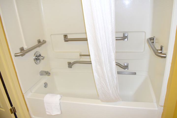 Days Inn & Suites by Wyndham Tucker / Northlake