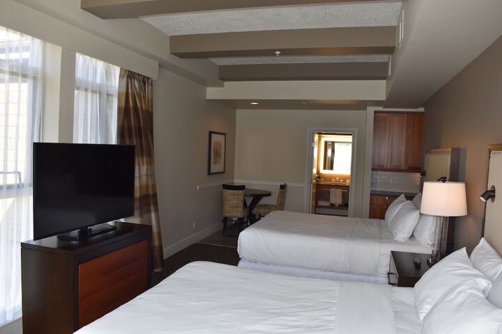 Room 10 of 28