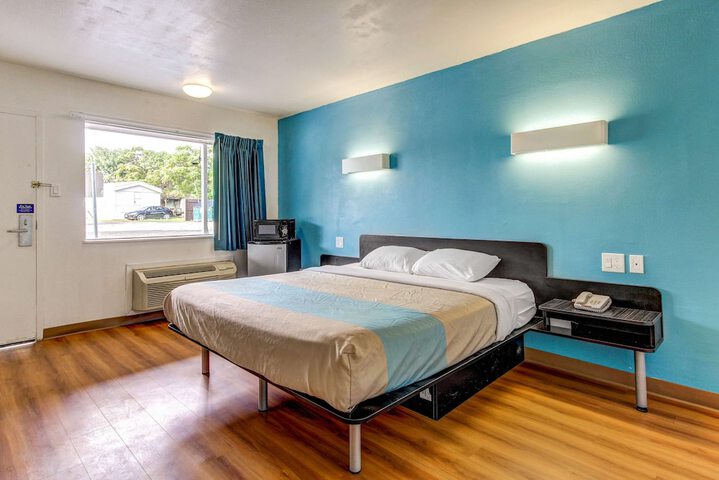 Motel 6 Waco TX - Lacy Lakeview