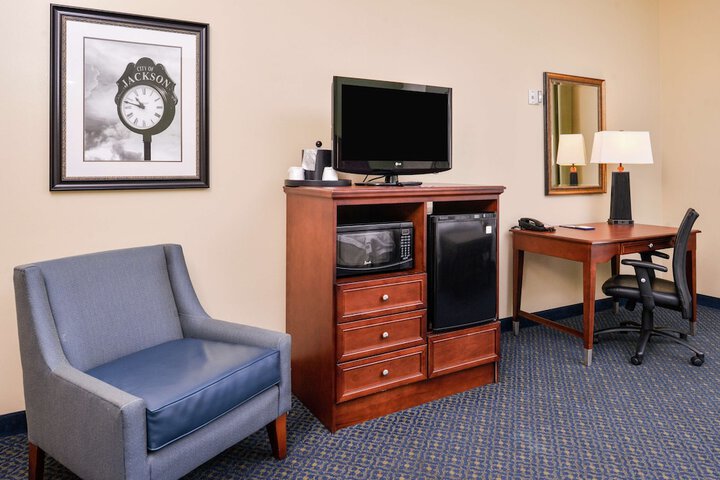 Room 33 of 77