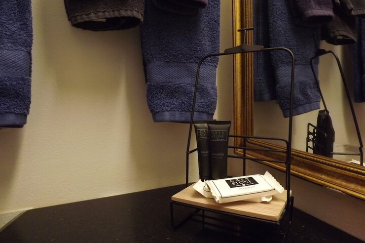 Room 103 of 175