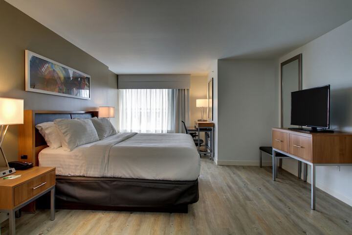Holiday Inn & Suites Peoria at Grand Prairie by IHG