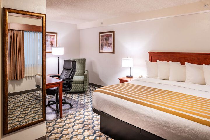 Room 13 of 28
