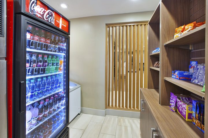 Holiday Inn Express & Suites Parkersburg East by IHG