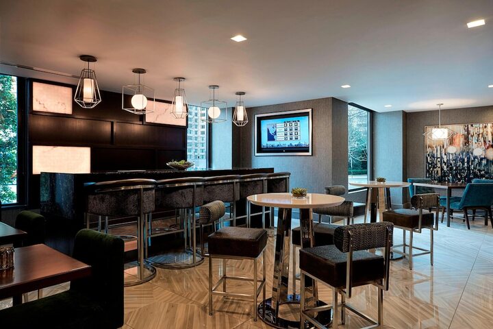 Lounge 67 of 79