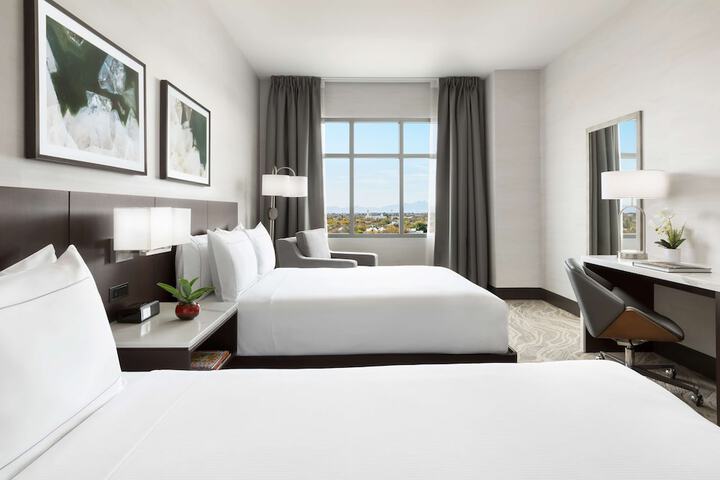 Room 33 of 106