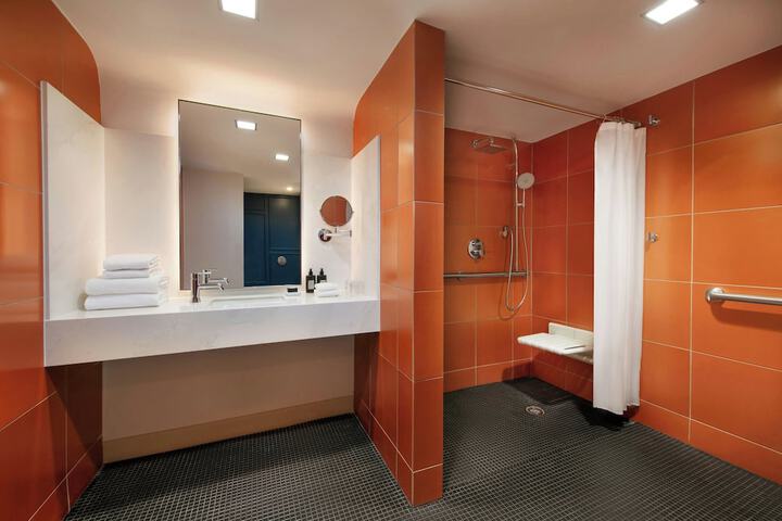 Room 44 of 100