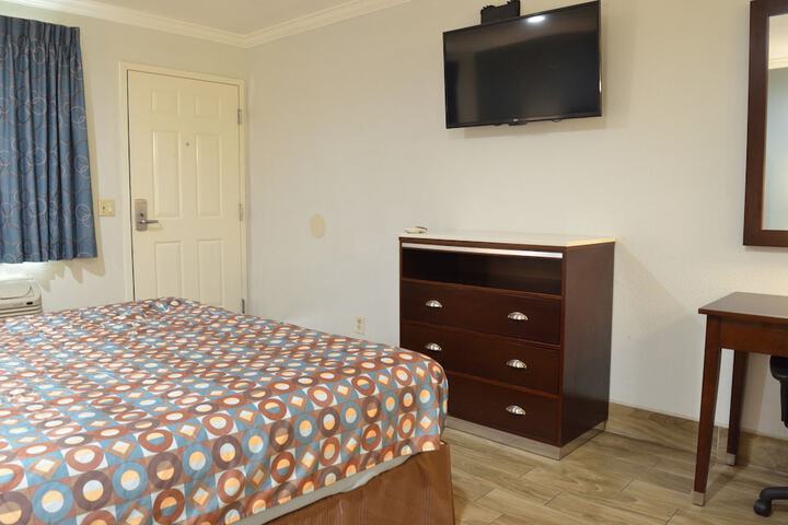 Room 28 of 46