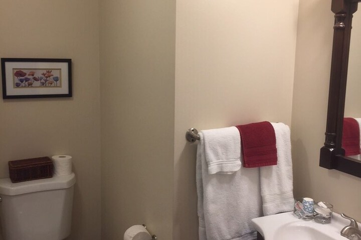 Sir Isaac Brock B & B Luxury Suites
