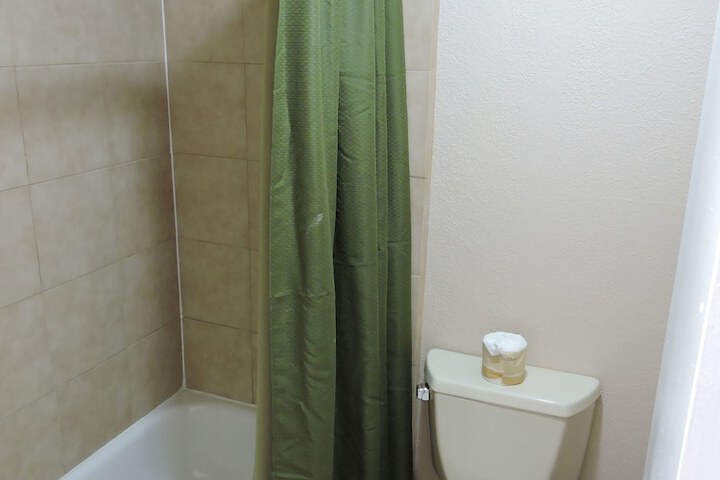Room 20 of 32