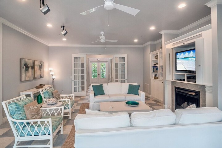 The Palm and Shell Captiva Island Private Luxury Home With Pool hot tub and Beach Access