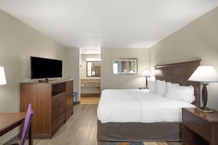 Room 22 of 28
