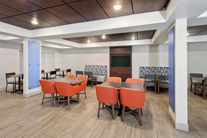Holiday Inn Express Hotel & Suites Urbana-Champaign by IHG