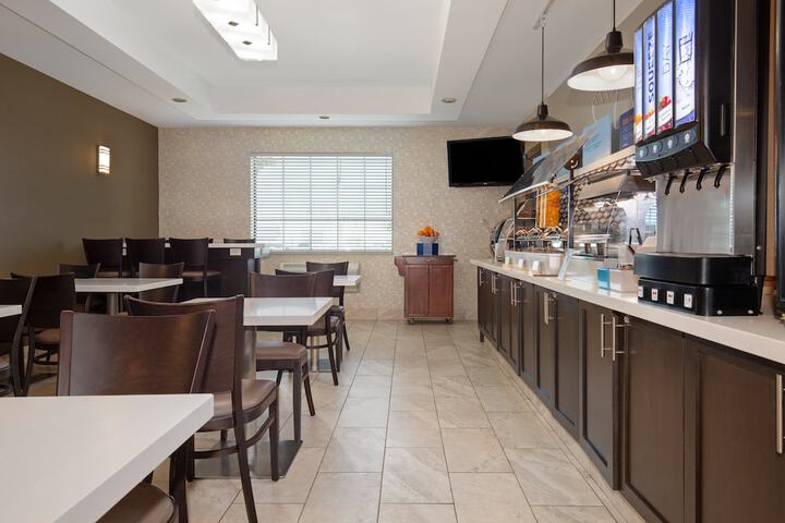 Holiday Inn Express Hotel & Suites Barrie by IHG