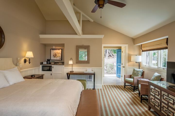 Lighthouse Lodge & Cottages