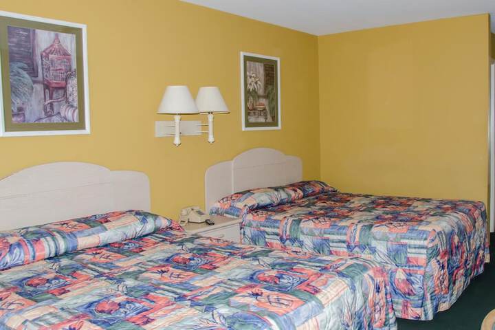 Room 17 of 33