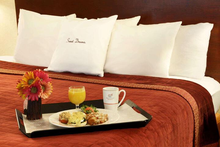 DOUBLETREE BY HILTON NORWALK
