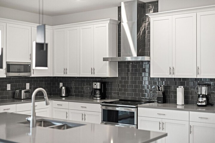 Harbor Island Beach Club Homes by Villatel
