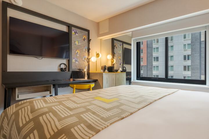 Room 44 of 94