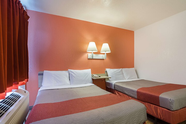Room 25 of 74
