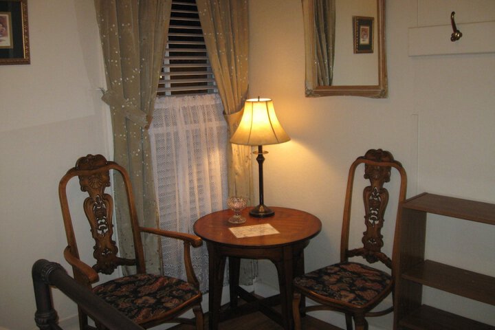 Room 13 of 16