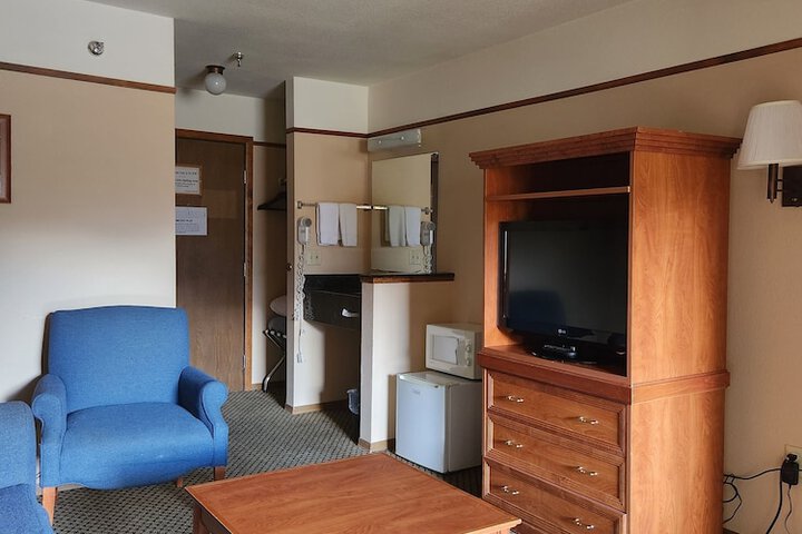 Luxury Inn & Suites