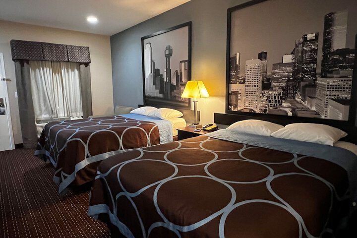 Super 8 by Wyndham Center