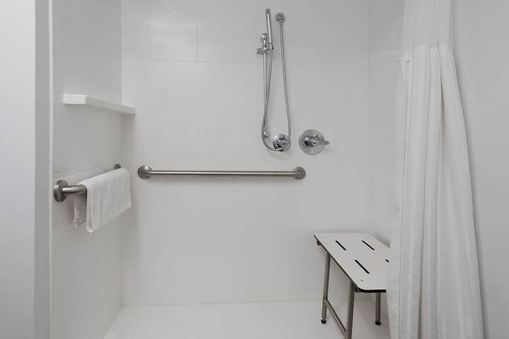 Room 20 of 33