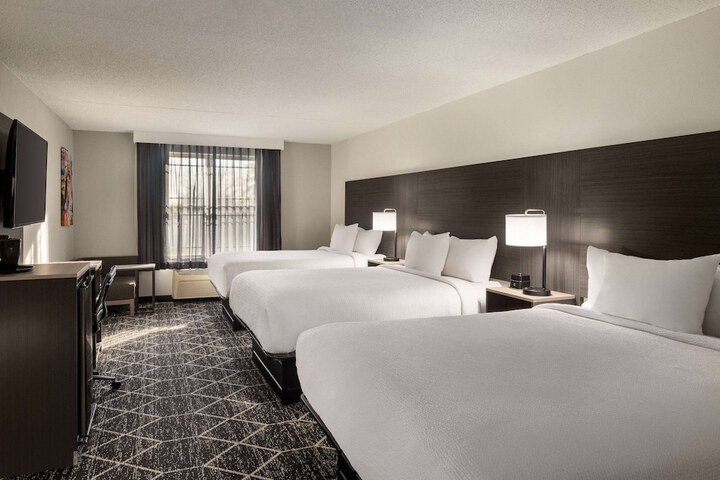 La Quinta Inn & Suites by Wyndham Lake George
