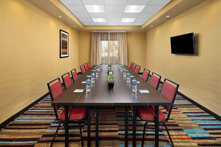 Fairfield Inn & Suite by Marriott Fresno Yosemite Intl Airport