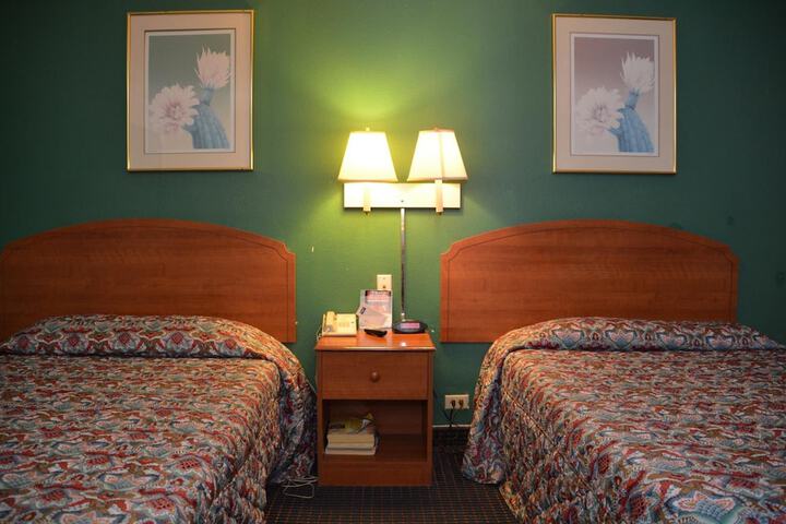 Room 8 of 34