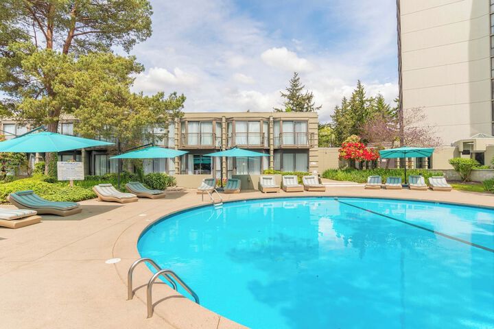 Sandman Signature Vancouver Airport Hotel & Resort