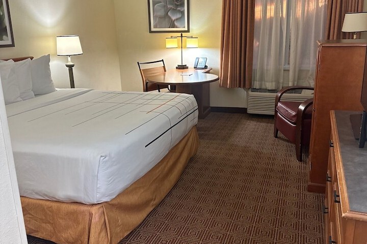 La Quinta Inn & Suites by Wyndham Sawgrass