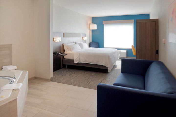 Holiday Inn Express Hotel & Suites Fort Atkinson by IHG