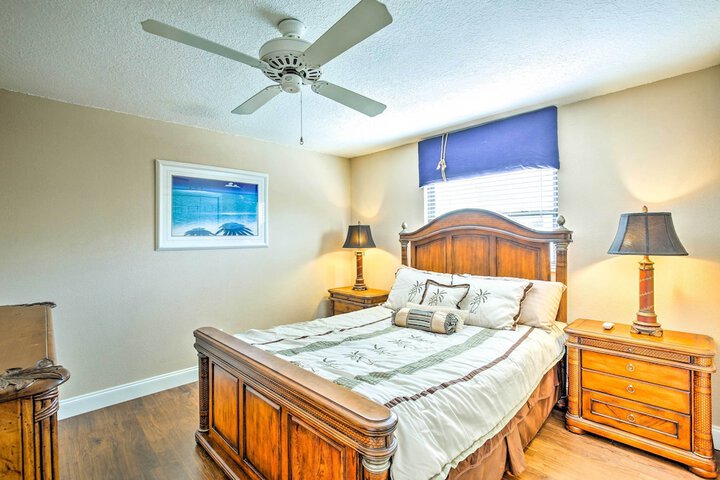 Tropical Apollo Beach House w / Pool & Dock!