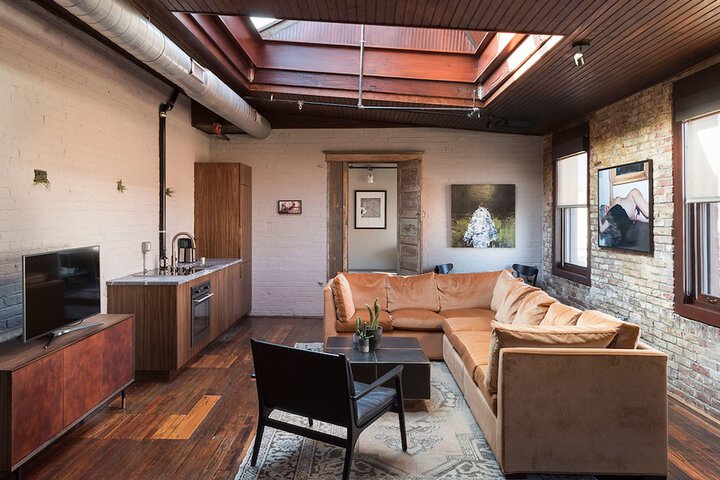 Room 10 of 18