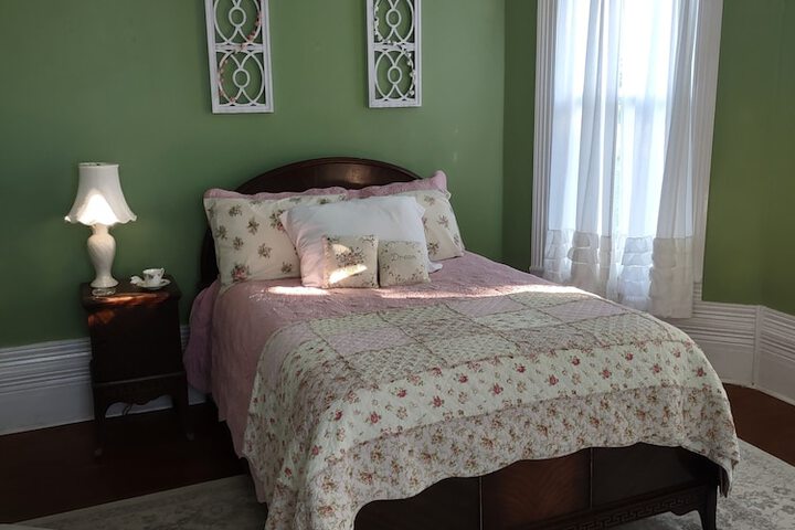 Room 5 of 17