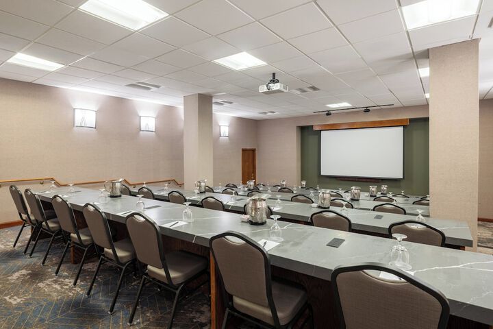 Crowne Plaza Phoenix - Chandler Golf Resort by IHG