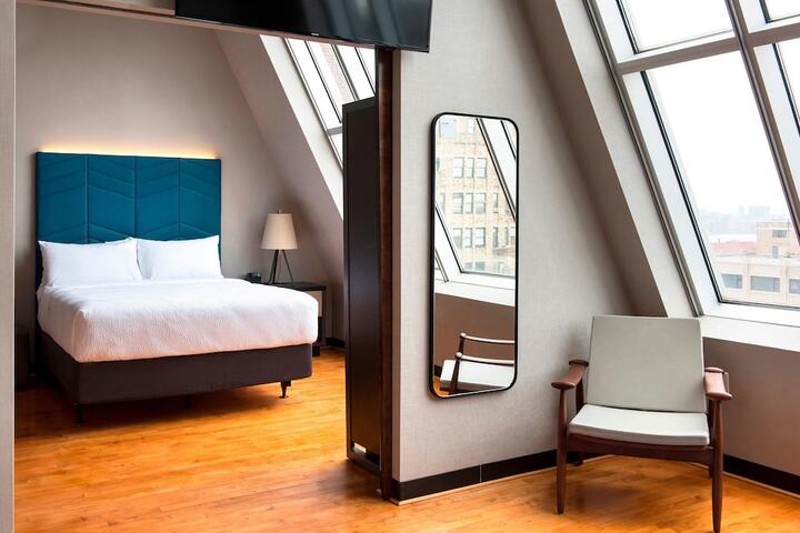 Room 7 of 17